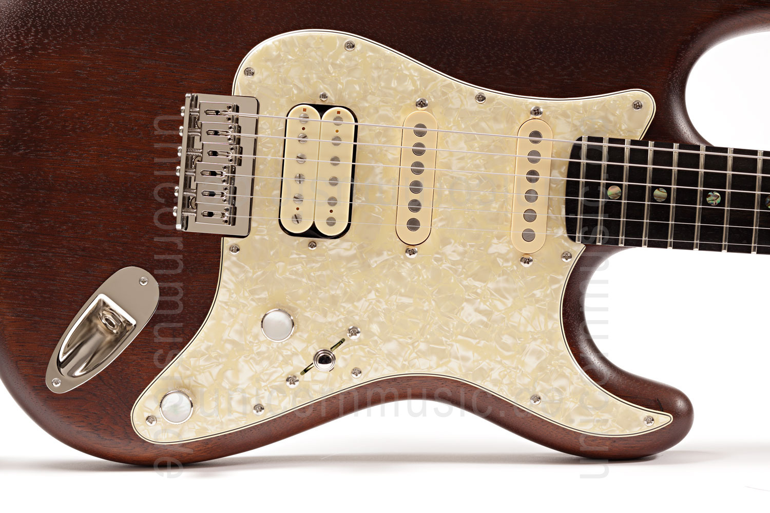 zur Artikelbeschreibung / Preis E-Gitarre BERSTECHER Deluxe - Old Whisky / Cream Perloid + Koffer - made in Germany