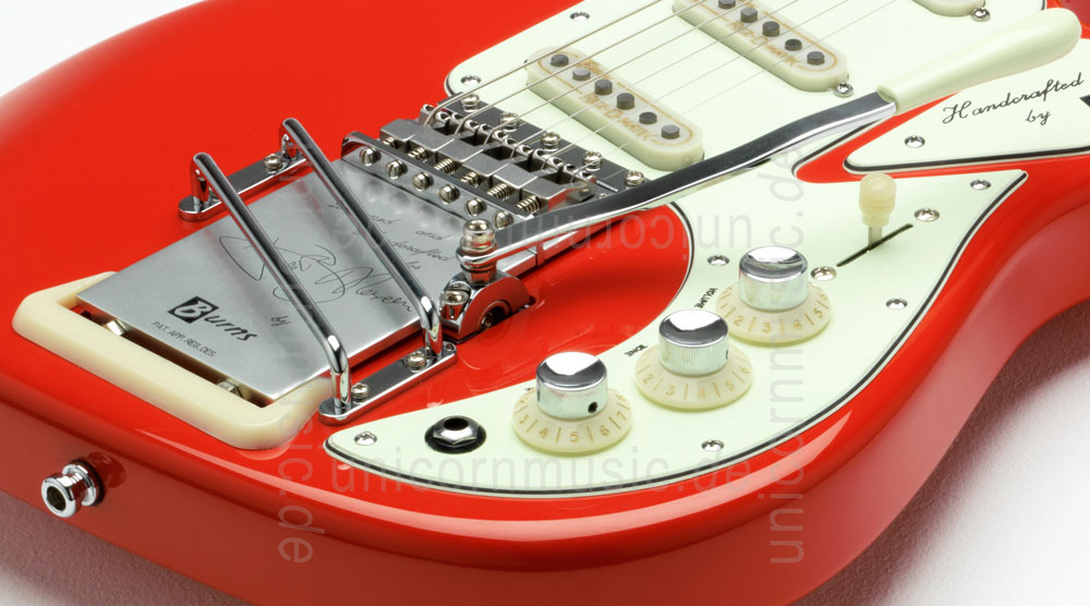 zur Artikelbeschreibung / Preis E-Gitarre BURNS HANK MARVIN SIGNATURE 1964 Red + original Koffer