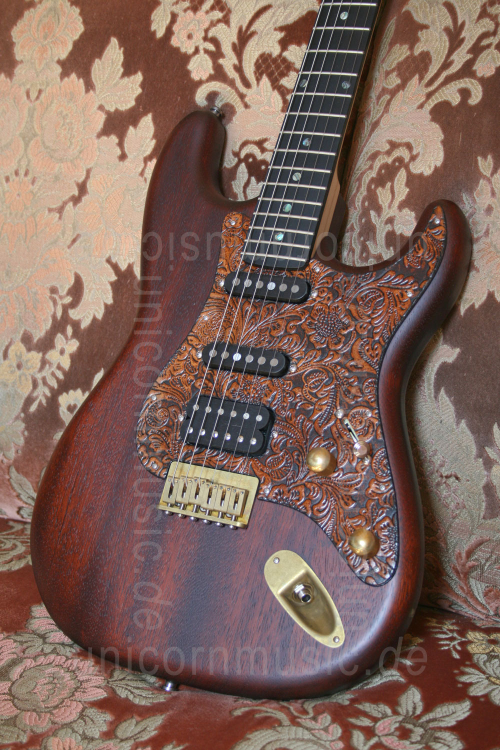 zur Artikelbeschreibung / Preis E-Gitarre BERSTECHER Deluxe Vintage - Old Whisky / Floral Amber + Koffer - made in Germany