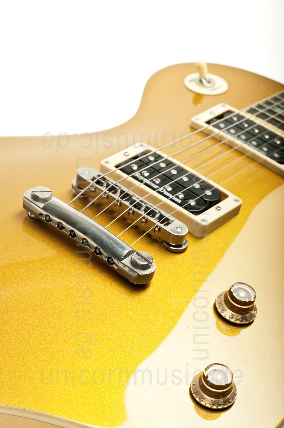 zur Artikelbeschreibung / Preis E-Gitarre FERNANDES RAVELLE DELUXE - Gold Top + Koffer