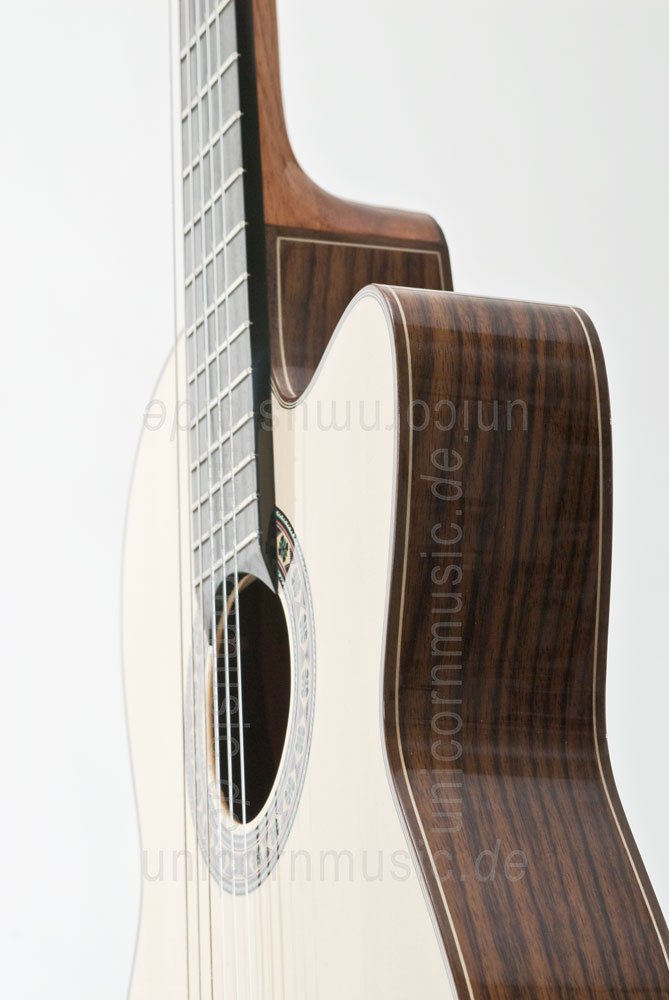zur Artikelbeschreibung / Preis Spanische Konzertgitarre JOAN CASHIMIRA MODELL 130 Cutaway Thinline Fichte - ohne Tonabnehmer - massive Fichtendecke