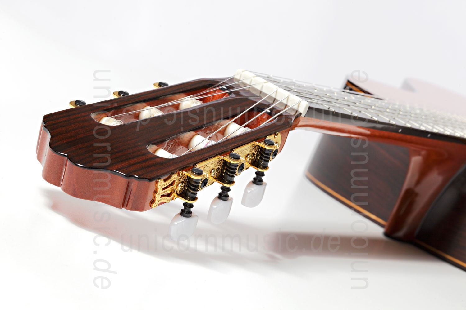 zur Artikelbeschreibung / Preis Spanische Konzertgitarre VALDEZ MODELL 7 Z - massive Zederndecke